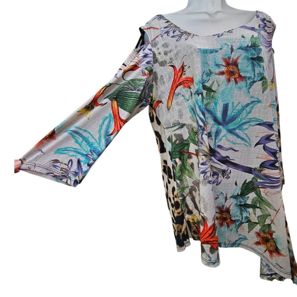 Gorgeous XL Mesmerize Blouse Asymmetrical Tropical & Leopard Cold-Shoulder B-38